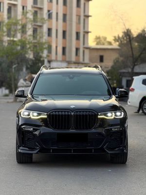 BMW X7 xDrive M50i возможно приобрести в рассрочку