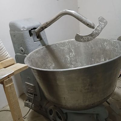 Mikser sotiladi srochno