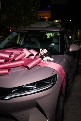Подарочный бант для автомобиля