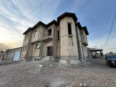 4 sotiqli karobka holatdagi hovli sotuvga qoyilyapti.
