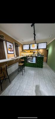 Tayyor kofe, xoddog, gamburger uchun biznis joyi arendaga beriladi