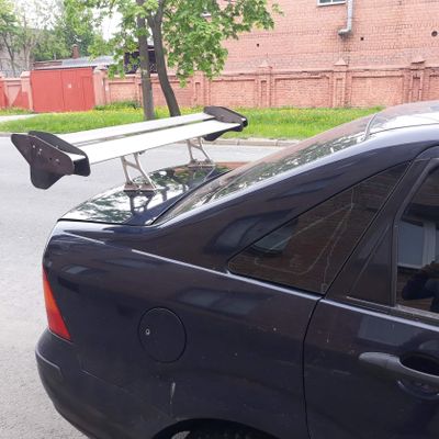 Спойлер сотилади