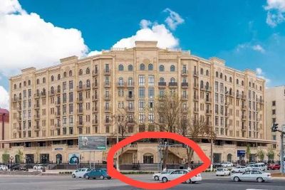Сдается в аренду 1 этаж высота потолков 4.5 метров со совей порковкой