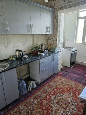 qizlara kv bor ped instut yanda yolni ustinda