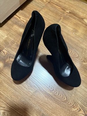 Замшивая обувь продам