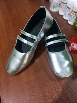 Продаю почти новые балетки Mary Jane (серебристые)