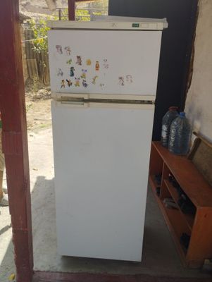 Холодильник рабочий срочно продам