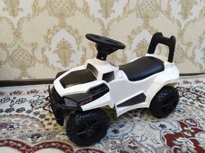 Срочно продам детскую машинку