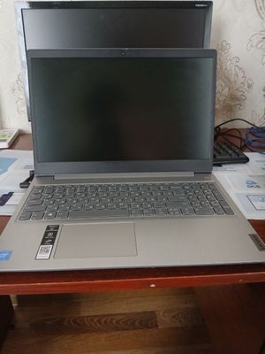 Lenovo notebook sotiladi SSD oʻrnatilgan