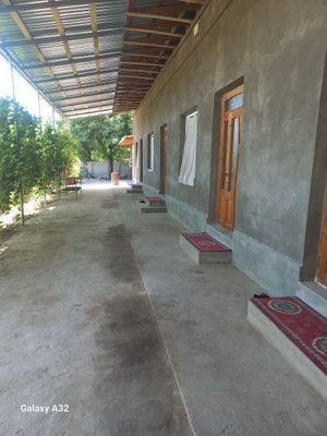 Yer hisobida 30 sotih hovli sotiladi 8hon uyi bilan