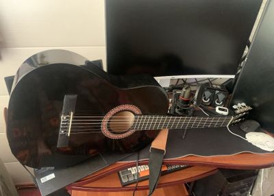 Classic Gitara Kabat srochna sotiladi!! Kelishamiz