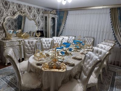 12 kishilik Stol stul. Narxi 2000$ holati yangi!