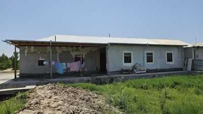Uy sotiladi Yangibozor tumanida