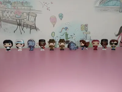 Фигурки Киндер очень странные дела