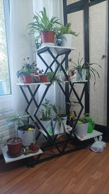 Продаётся подставка под цветы.