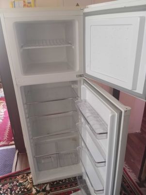 Холодильник в отличном состояние, все работает