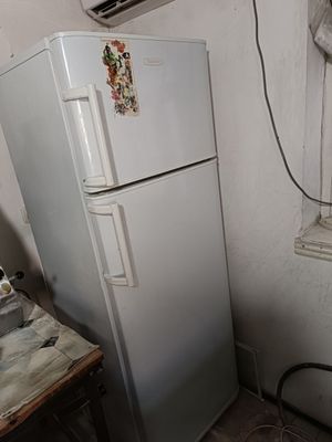 Xolodilnik sotiladi srochniy