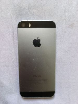 Buzilgan IPhone sotiladi - faqat Telefon (no document)
