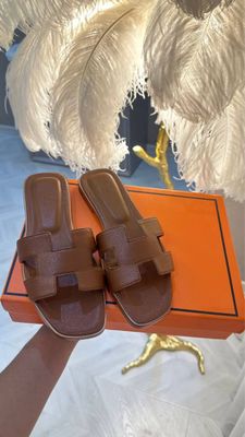 Тапочки Hermes.
