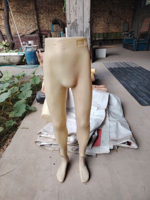 Maniken oyog'i sotiladi donaga