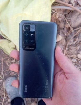 Redmi 10 128 gb Holati orta aybi yoq olgan odam mazza qilib ishlatadi