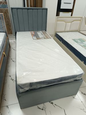 Кровать с обивкой от Comfort mebel