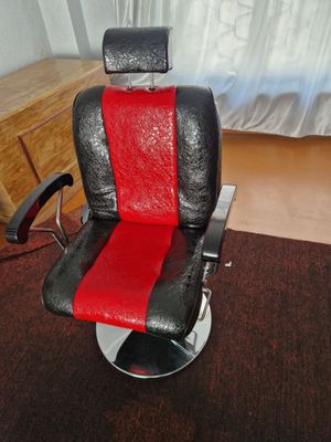 Sartarosh kreslo va tremo