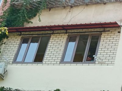Устанавливаем козырьки