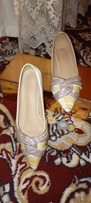 1 marta kiyilgan Razmer 37-38 Narxi 100ming