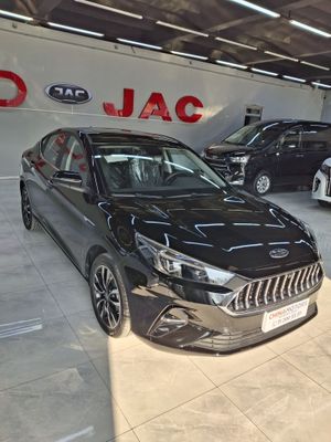 JAC J7. Автомобил дунёсига карашларингизни озгартириб юмора олади