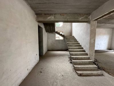 Фаргона шахарда 2 каватли 6 сотыхли ховли сотиляпти