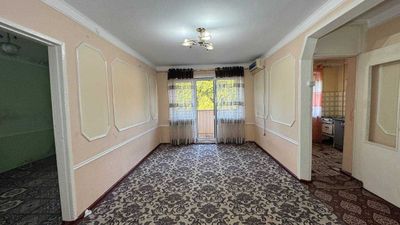 Фрунзиский Хумо клиникаси 2 қават 2 хона сотилади. ID: 001119