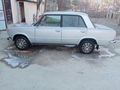 Vaz 21013 sotiladi 2000$