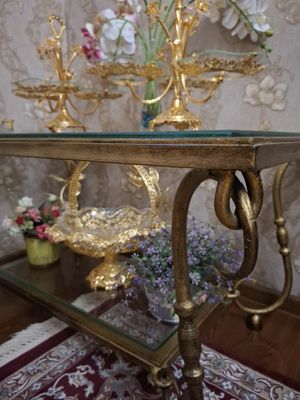 Продаю стол из кованного железа , очень прочный и долговечный.