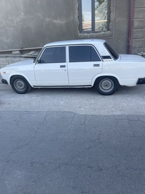 Vaz 2107 sotiladi