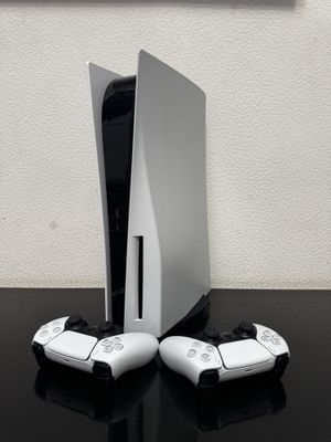 Play Station 5 + джойстика 2 + игры