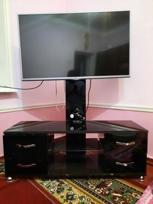 Оригинальный телевизор LG и подставка под телевизор. Продаются вместе.