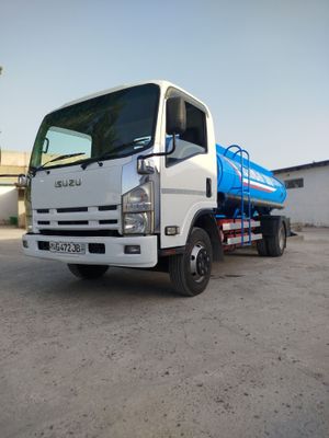 Isuzu vadavoz avtobusdan taxlangan