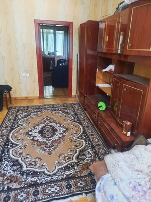 Chilonzor metroni oldida 2 ta bolaga joy bor