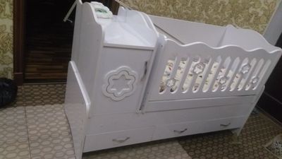 Кровать