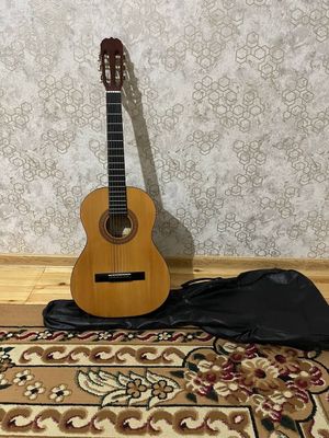 Gitara sotiladi HOHNER