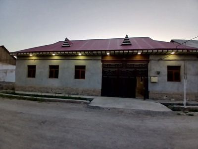 Karmana tumani Navro‘z mahallasida hovli sotiladi