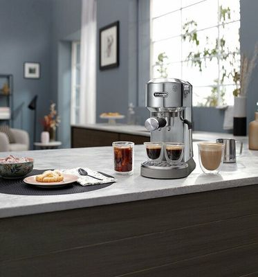 Кофеварка рожковая DeLonghi Dedica EC890