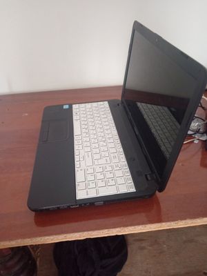 Toshiba core i3 4x4 yadro 8gb Ram 500gb hdd