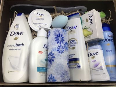 Dove nabor shampun gel dush suyuq sovun gift box 8 mart