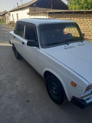 Vaz 2107 sotiladi