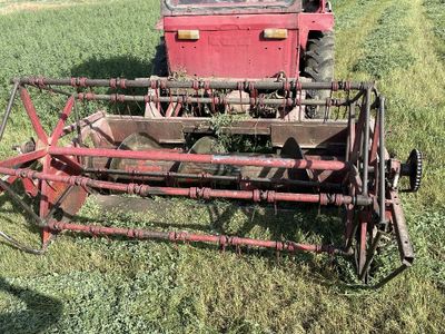 Traktor T12 Sotiladi