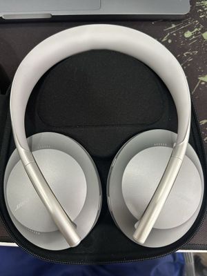 Наушники Bose Noise Cancelling 700 Luxe Silver в идеальном состоянии