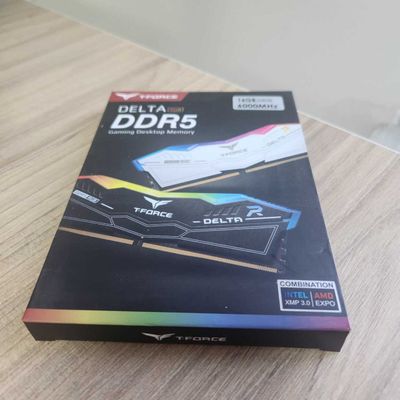 Оперативная память Team Group 16GB (2 x 8GB) RGB DDR5 6000Мгц