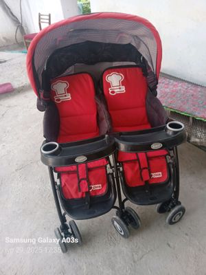 Egizaklar uchun kolyaska, ishlatilgan